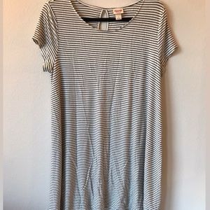 Striped dress with keyhole back